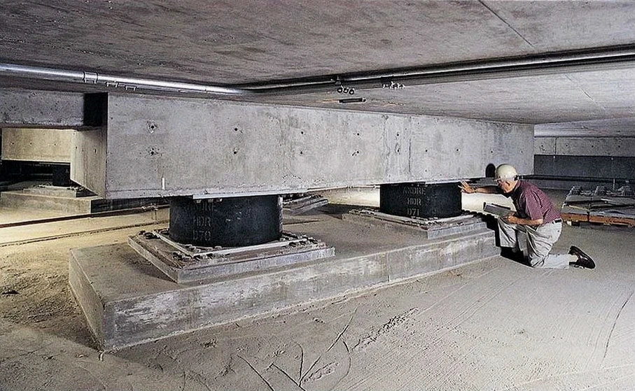 Diseño de Aislación Sísmica de Base en Chillán: Respuesta Técnica Real